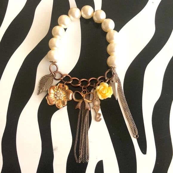 4 for $20 Stretchy Love Floral Bracelet - Picture 1 of 4